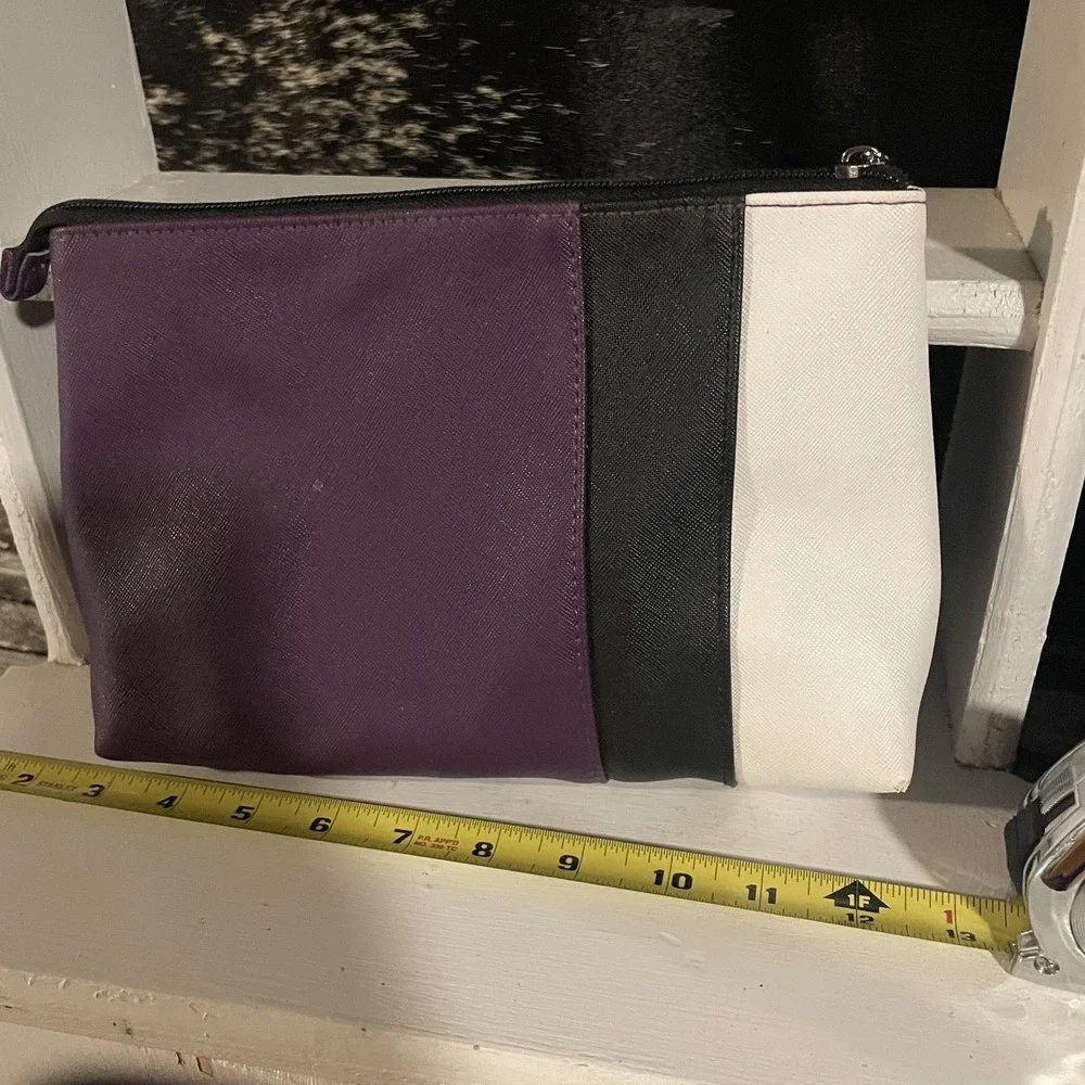 Younique Makeup Cosmetic Bag Black‎ Purple Travel Bag